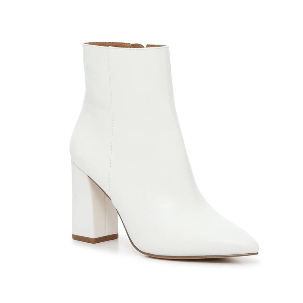 MADDEN GIRL By STEVE MADDEN WHITE HEELED BOOTIES❤️NWT
